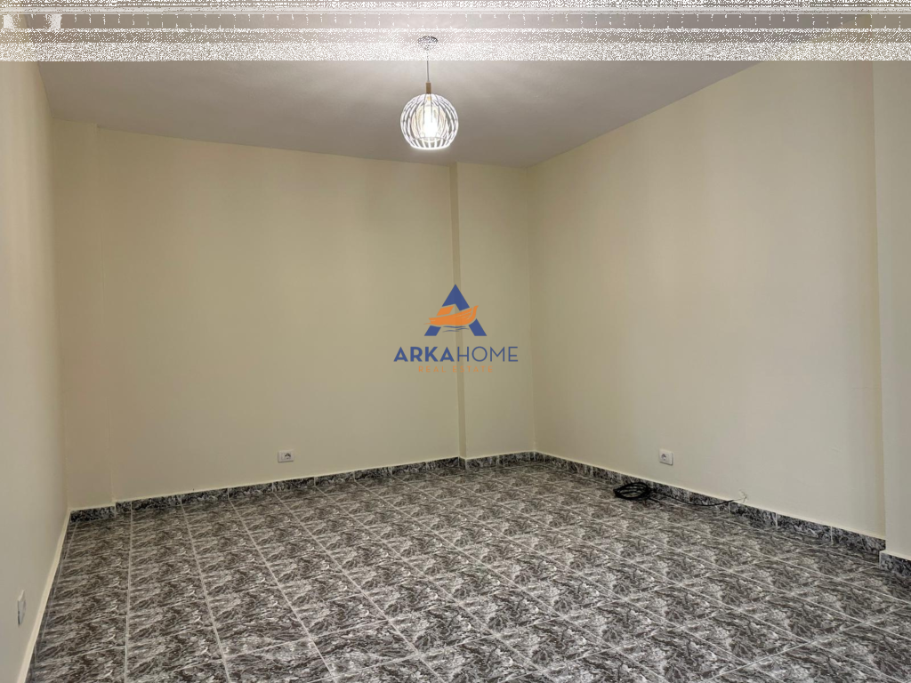 AFFITTASI APPARTAMENTO 3+1+BALCONE "KOMUNA PARISIT , KRISTAL CENTER " 700 EURO