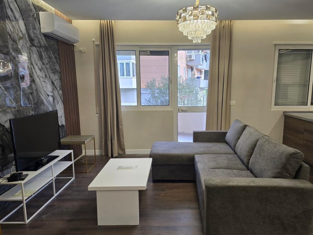 Jepet me qira 2+1+2 KOPSHTI BOTANIK 55.000 leke