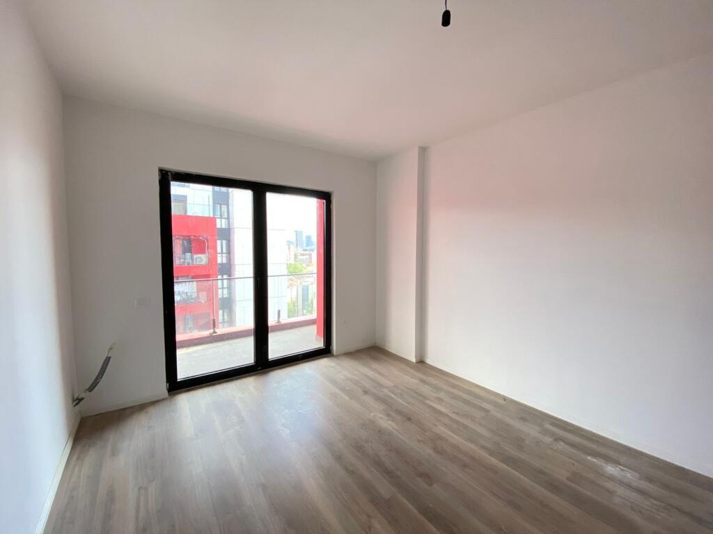 2+1 apartment for rent at Garden Building, Kavaja Street!