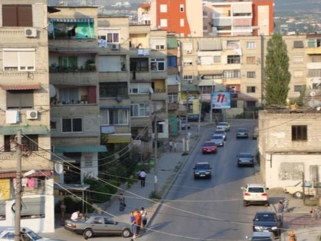 SHITET APARTAMENT 2+1+BALLKON "PRANE BURGUT TE GRAVE,ALI DEMI" 147200 EURO