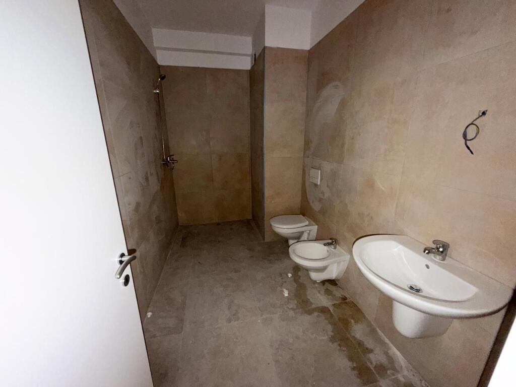 Apartament 2+1 per shitje ne Kamez.