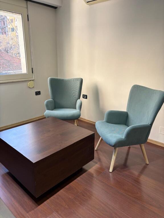 Zyre per qera ne Bllok te ish Mjelma