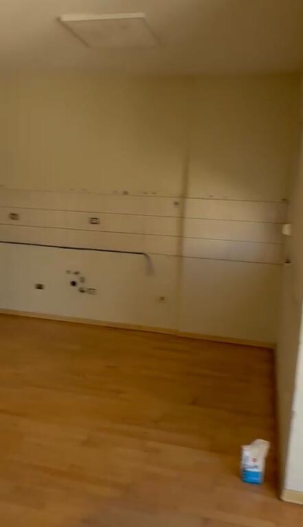 Apartament bosh per zyra 3+1 me qera tek Kontakti te Ish Parku