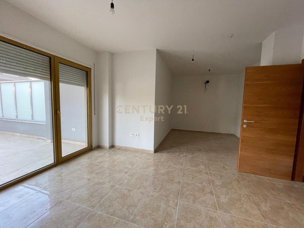 AMBIENT ZYRASH PER QIRA NE ISH BLLOK !!