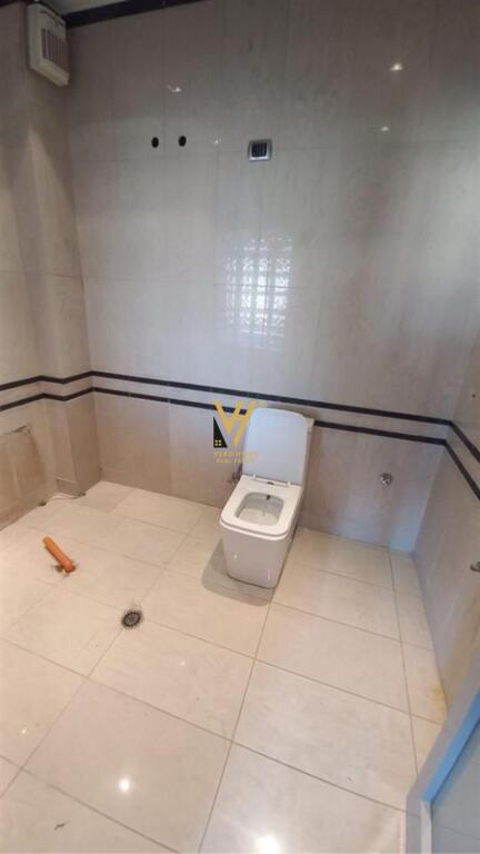 SHITET APARTAMENT 3+1+2+BLK TE LIQENI ARTIFICIAL 345.000 EURO