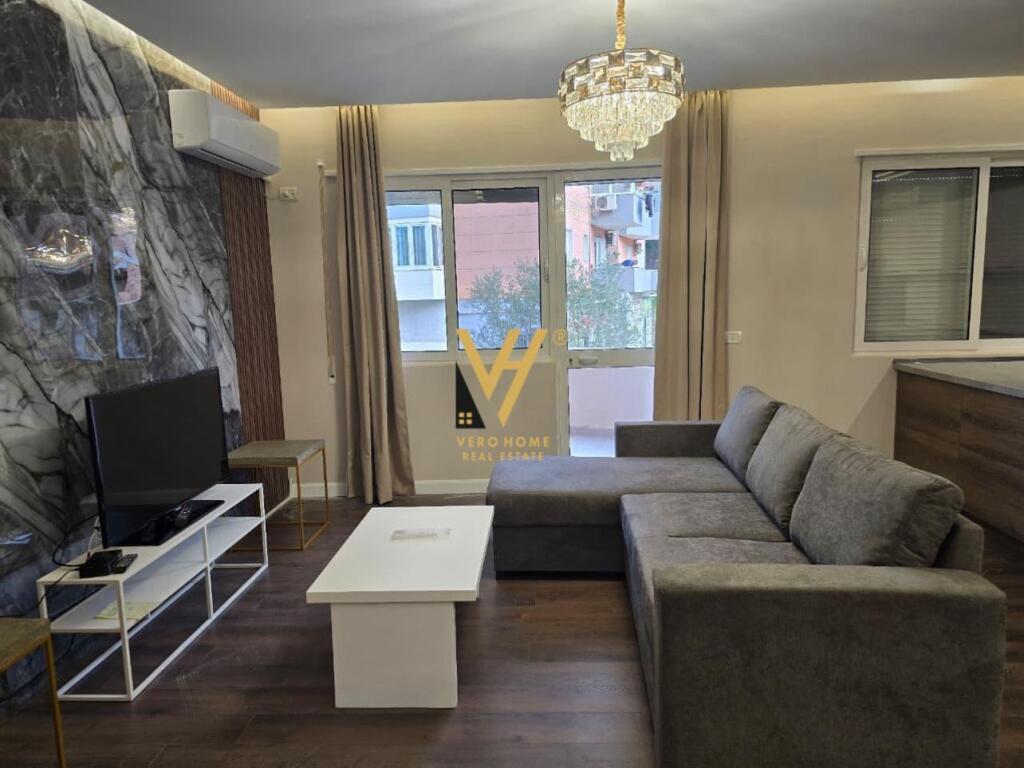 JEPET APARTAMENT 2+1+BLK ME QERA TE KOPSHTI BOTANIK 55.000 LEKE