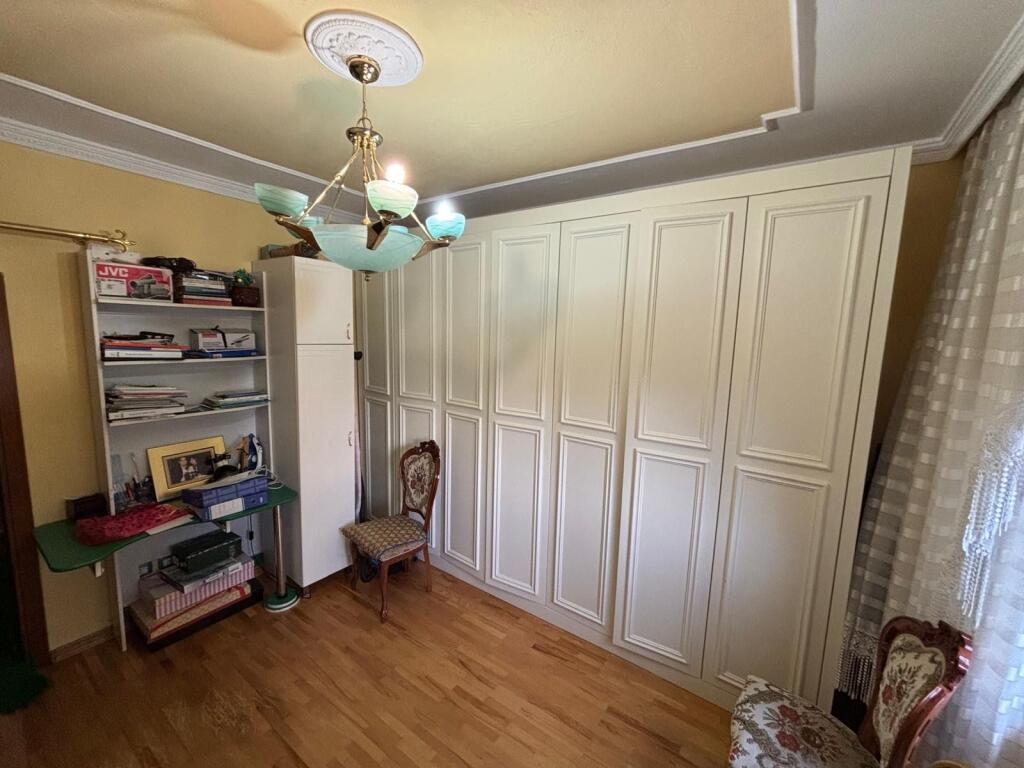 Apartament 3+1, Rruga Kavajes!