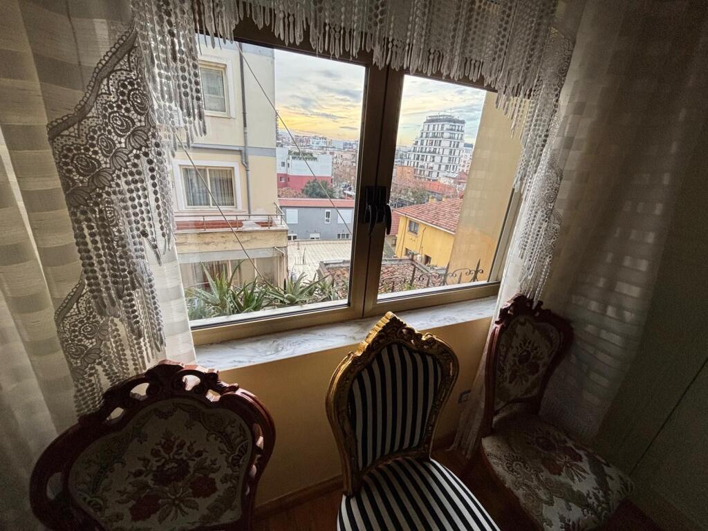 Apartament 3+1, Rruga Kavajes!