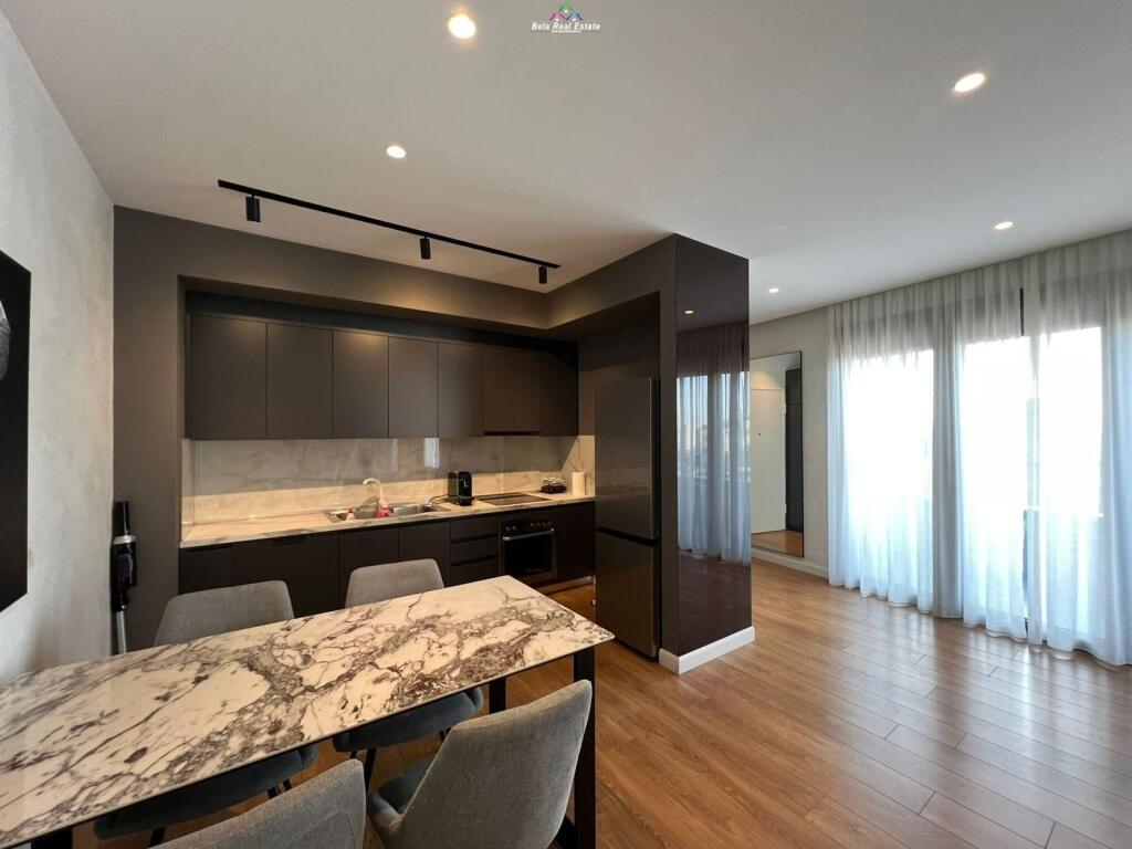 Appartamento/Duplex 2+1+2 In Affitto In Via Barricade (ID B2201649) Tirana