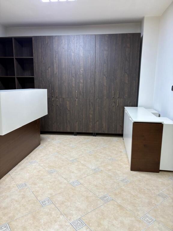 Zyre per qera ne Bllok te ish Mjelma