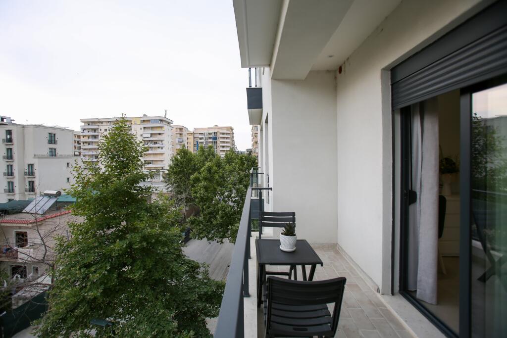 Jepet me qira garsoniere ne lungomare