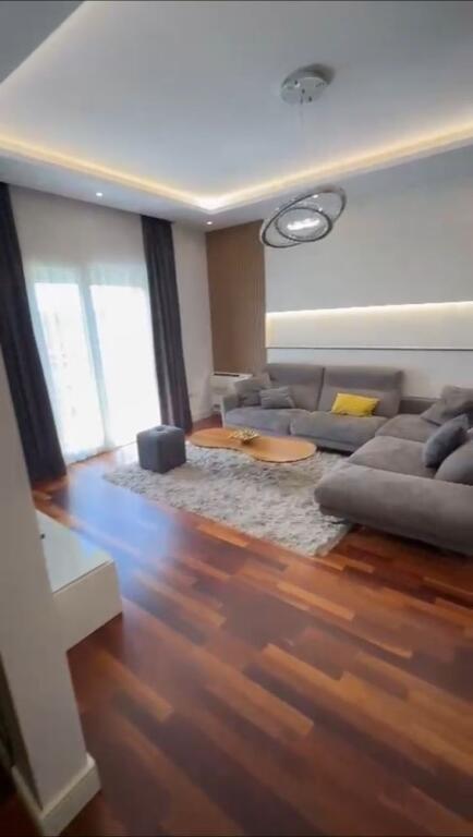 Shitet apartament 3+1+3+3 te Kthesa Kamzes