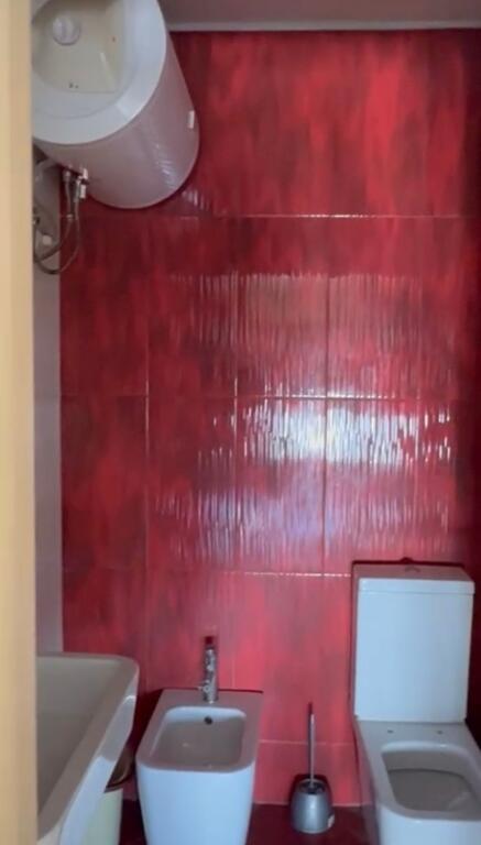 Apartament bosh per zyra 3+1 me qera tek Kontakti te Ish Parku