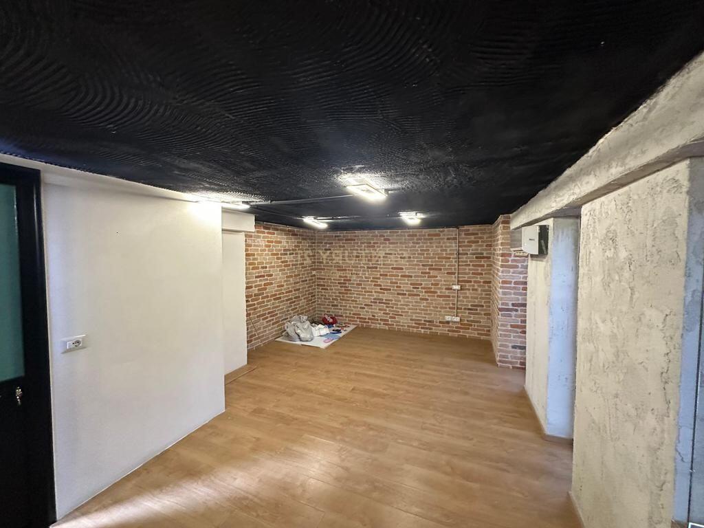 Ambient zyrash per qera Myslym Shyri