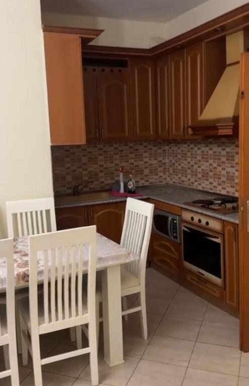 Yzberisht, jepet me qira apartament 1+1!