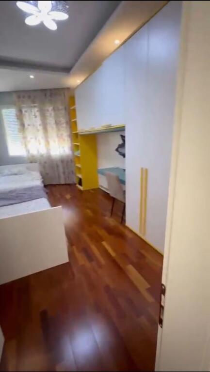 Shitet apartament 3+1+3+3 te Kthesa Kamzes