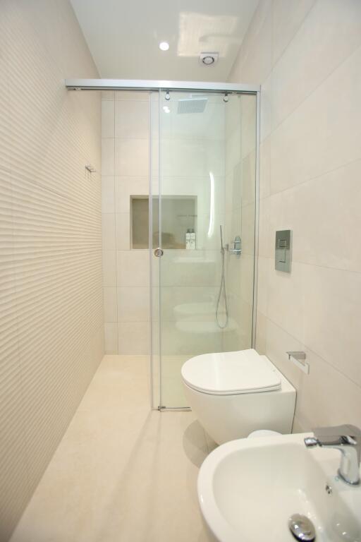 Jepet me qira garsoniere ne lungomare