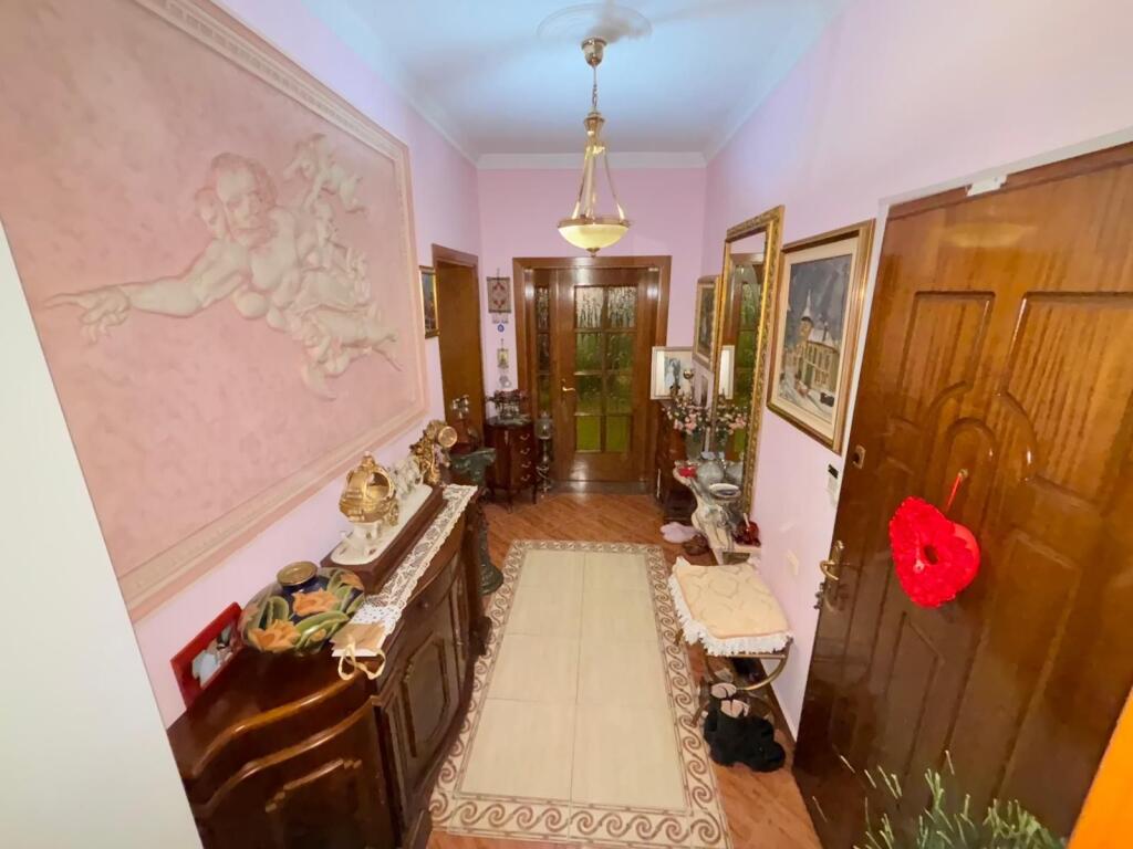 Apartament 3+1, Rruga Kavajes!