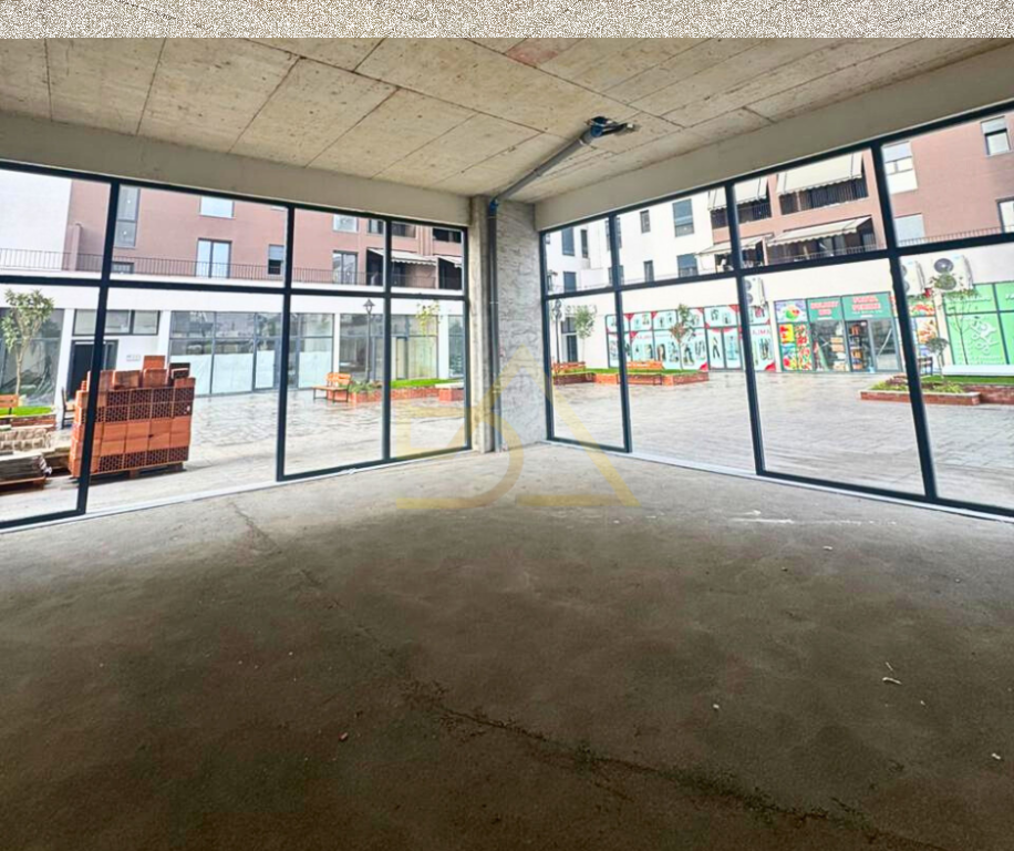 Shitet Dyqan – Kamëz, Tiranë