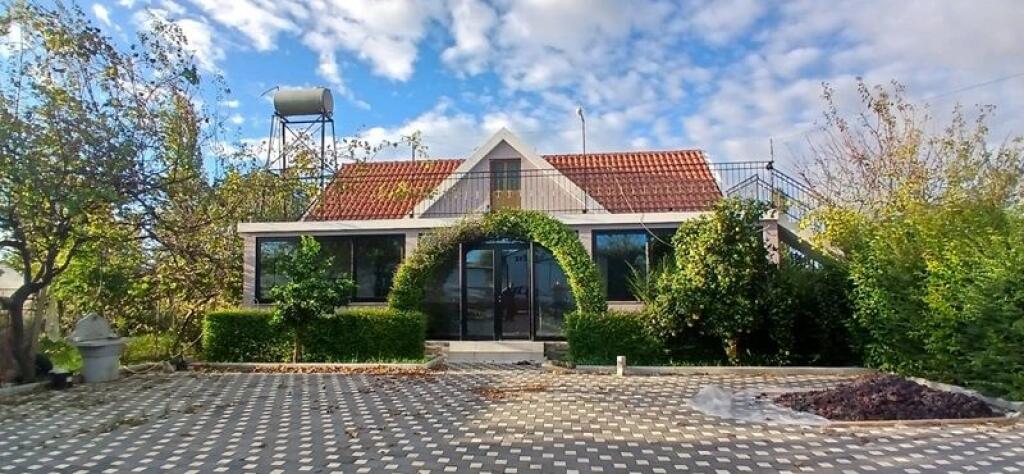 Shitet shtepi private dhe toke Tale, Lezhë