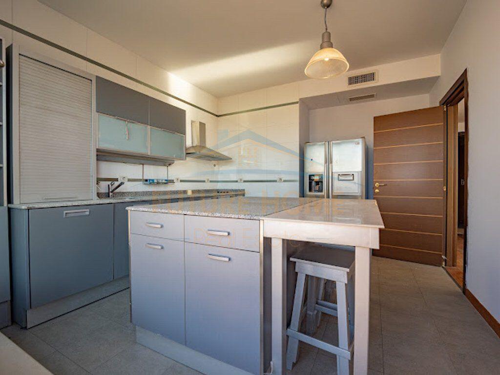 Qera, Duplex+2 Poste Parkimi, Rruga e Elbasanit