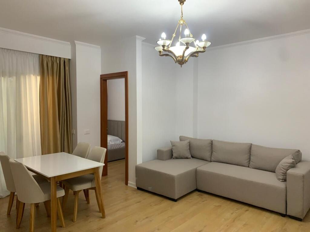 APARTAMENT 2+1 PER SHITJE TEK LIQENI I THATE