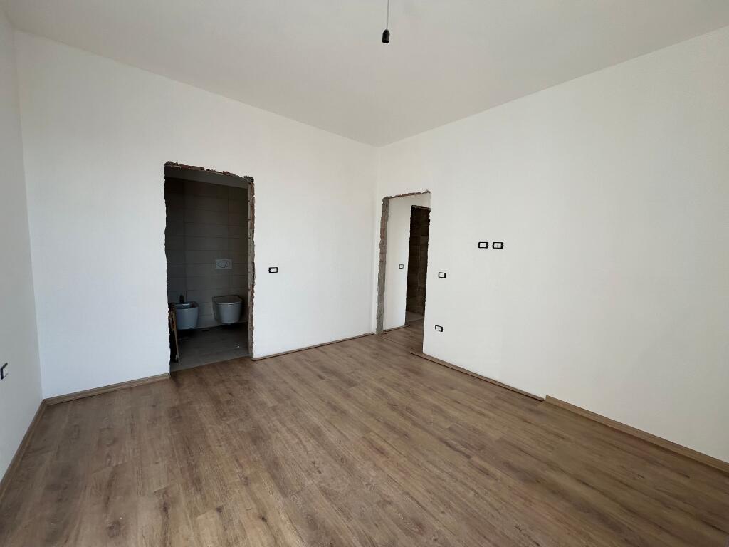 Shitet apartament 2+1+2 Rruga Egnatia Star Bosko