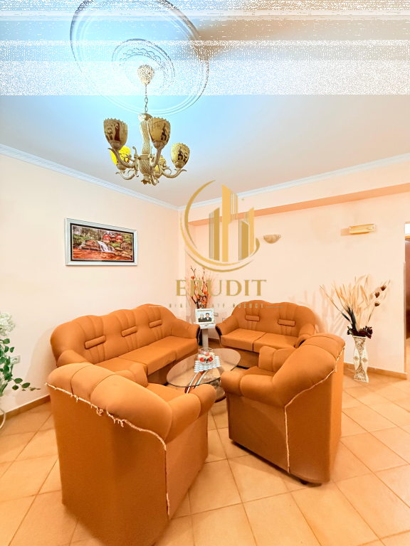 Shitet apartament 3+1+2 në Skelë,Vlorë