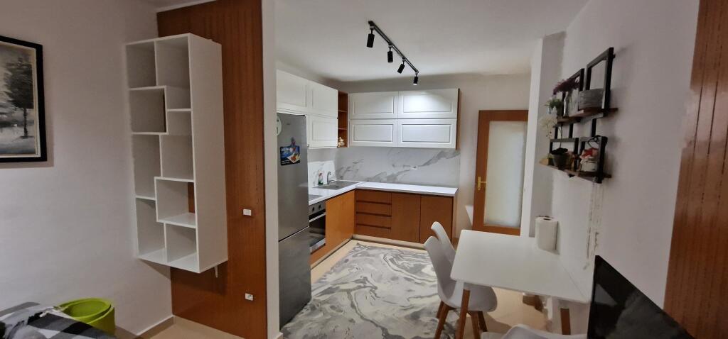 Qera,1+1 Liqeni i thate,Rruga Peti.