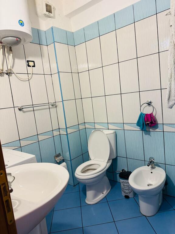 Jepet apartament me qera 1+1