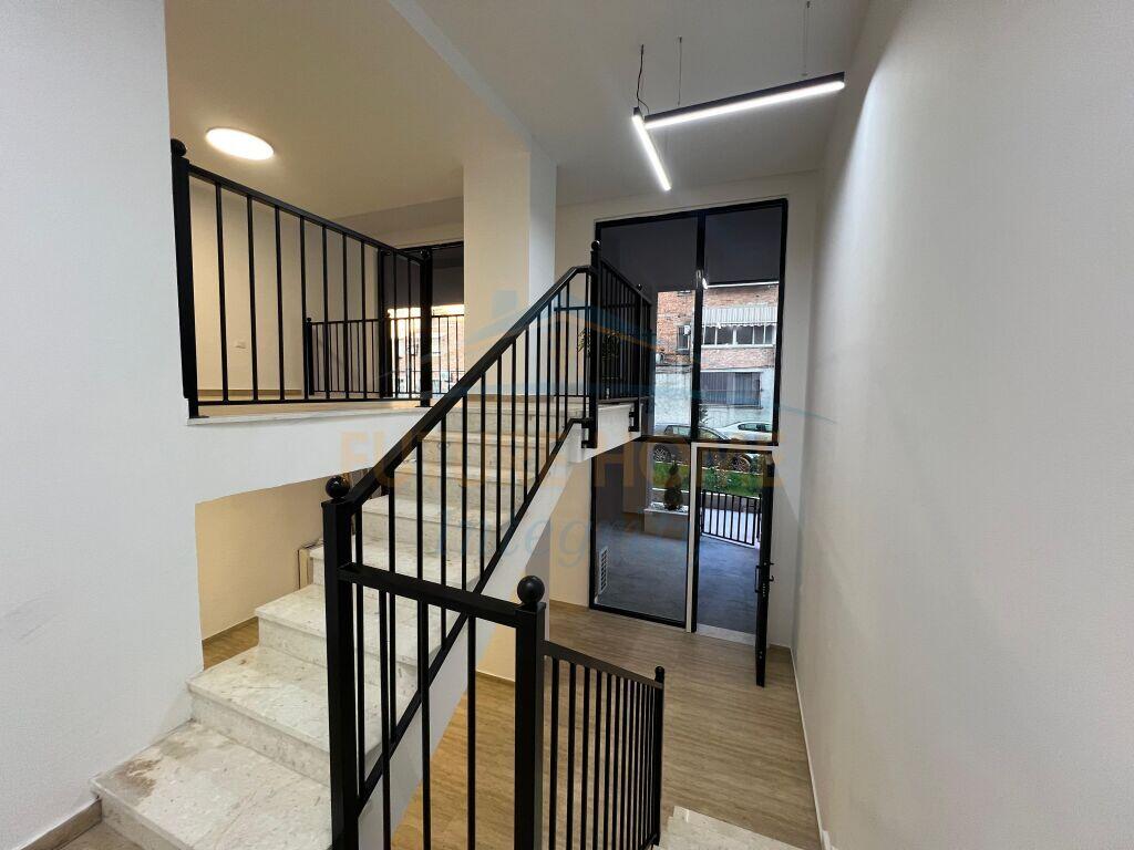 Qera, Duplex për Zyra, Pazari i Ri, Tiranë.