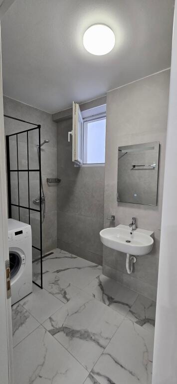 📣 QERA Apartament 2+1 📍 Kompleksi FZ, Liqeni i Thate 🛣️ Rruga "Hamdi Sina" ✨