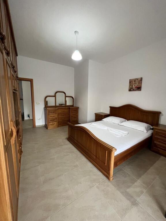 Apartament 2+1+2 Qendër Vlorë