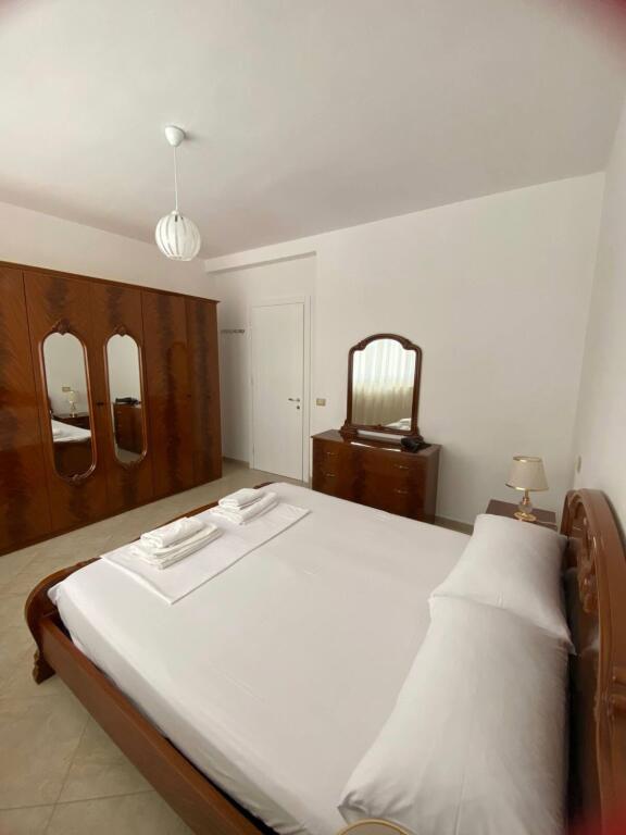 Jepet apartament me qera 2+1