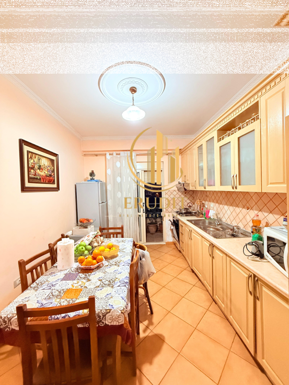 Shitet apartament 3+1+2 në Skelë,Vlorë