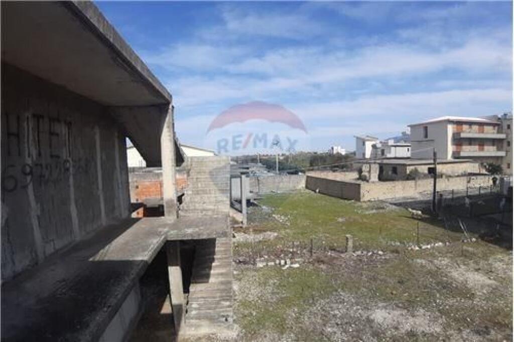 Ndërtesë 2-Katëshe për Shitje, Orikum, Vlorë