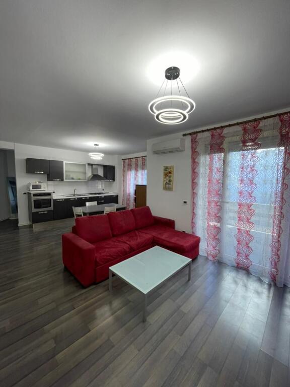 Qera Apartament 2+1 Sheshi Pranvera, Qender, Durres