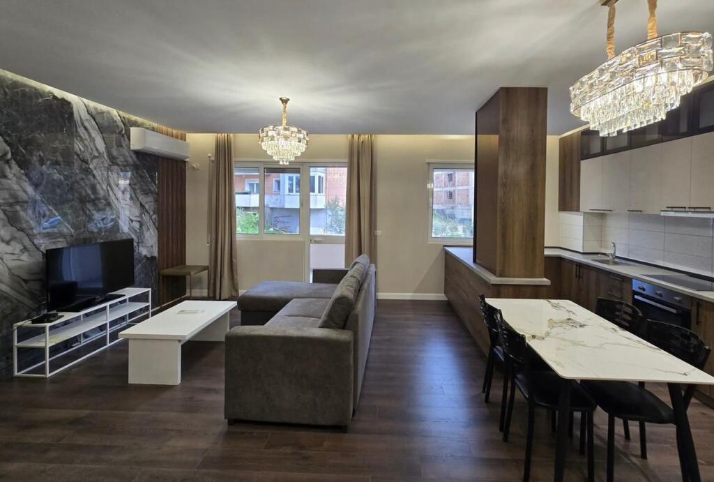 Apartament 2+1 per qira tek Kopshti Botanik