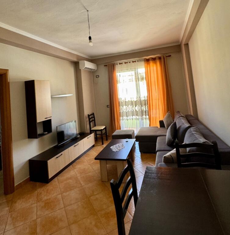 Jepet apartament me qera 1+1