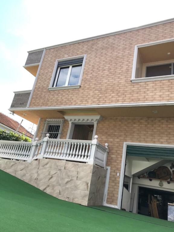 🏡 SHITET VILË 4-KATËSHE – KAMËZ