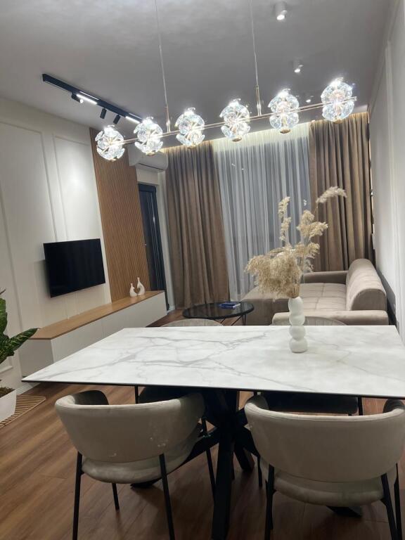 1+1,i mobiluar luks,porcelan perballe uetit,750 euro