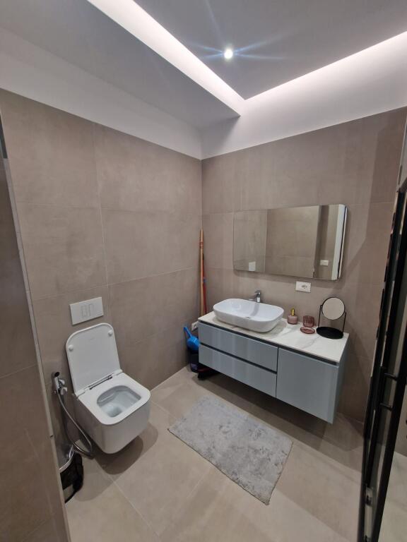 Jepet apartament me qera 1+1 ne qerret