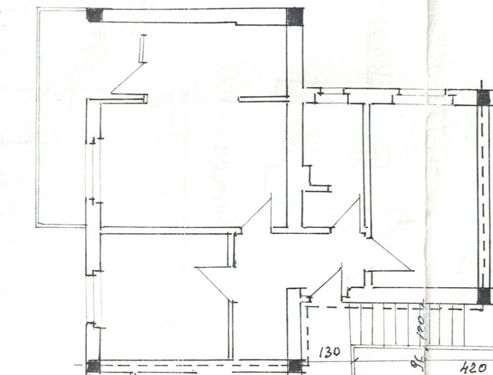 Lezhë Shitet 2+1 afër Shetitores, i përshtatshëm për biznes