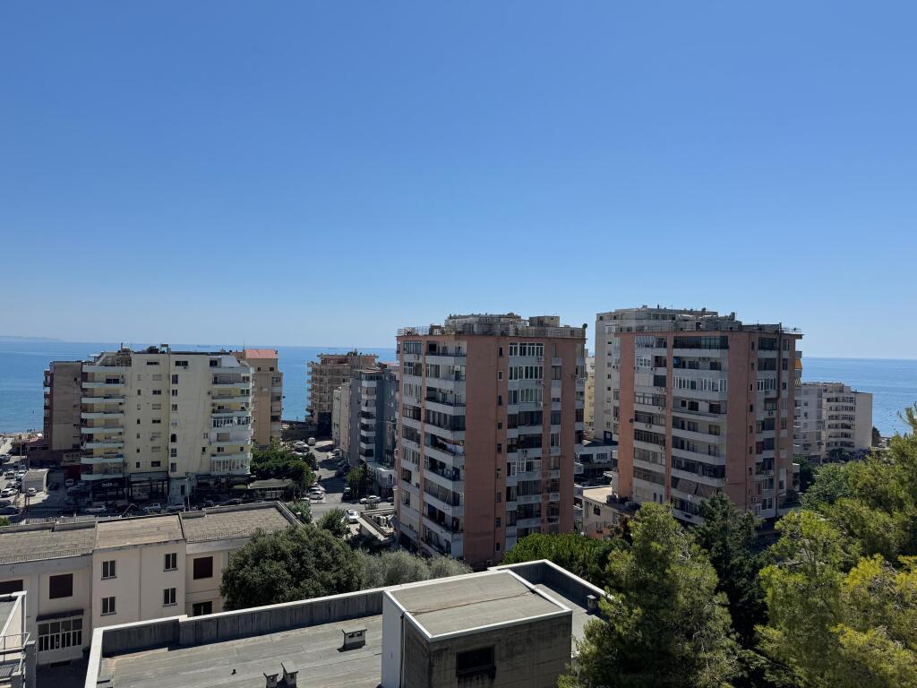 Jepet me qera apartament 2+1+2