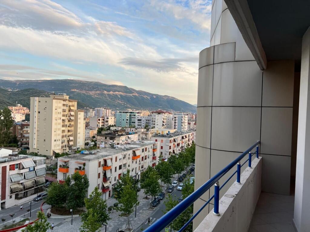 Apartament 2+1+2 Qendër Vlorë