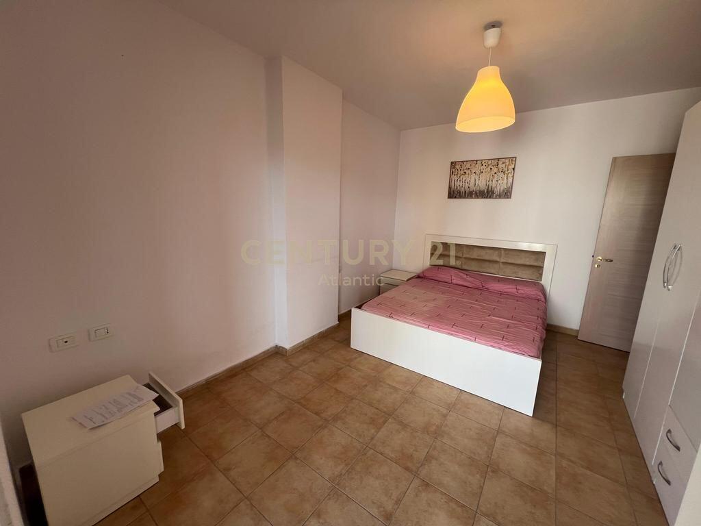 SHITET APARTAMENT 1+1 ME KUZHINE TE VECUAR +VERANDE NE PLEPA KOMPLEKSI ROTONDO !