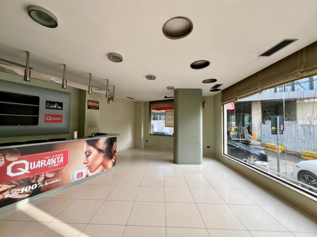 Locale Commerciale + Garage in Affitto “Piazza Skënderbej”, Tirana.