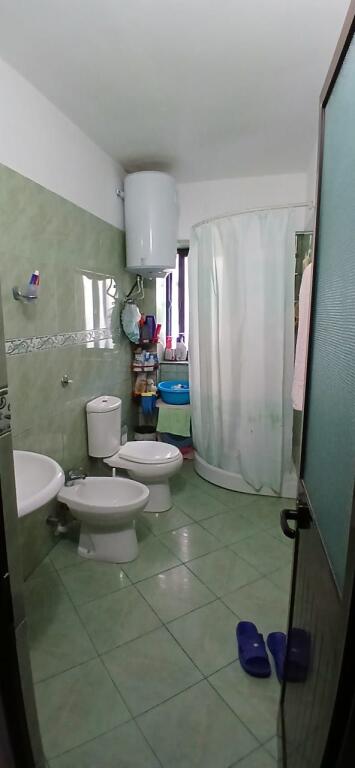 Lezhë Shitet 2+1 afër Shetitores, i përshtatshëm për biznes