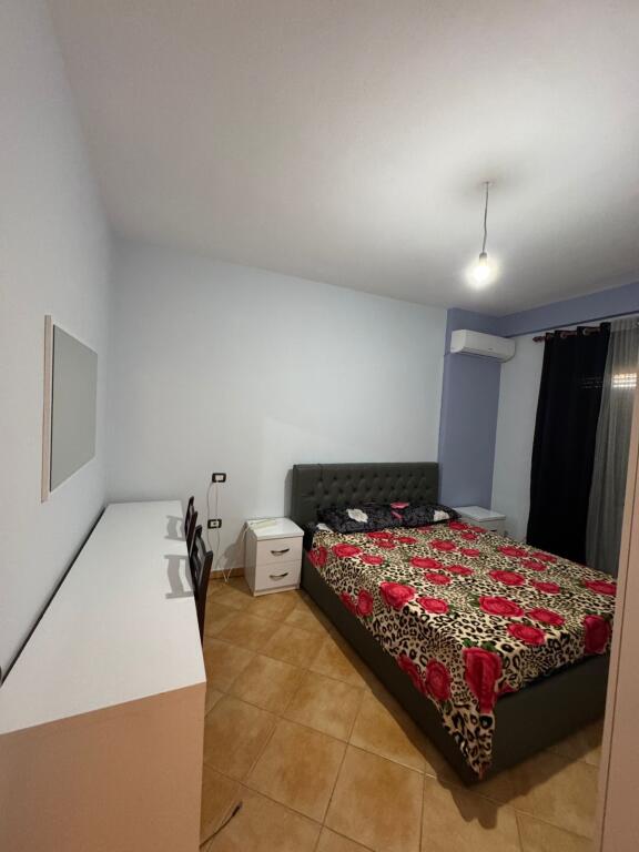 Jepet apartament me qera 1+1