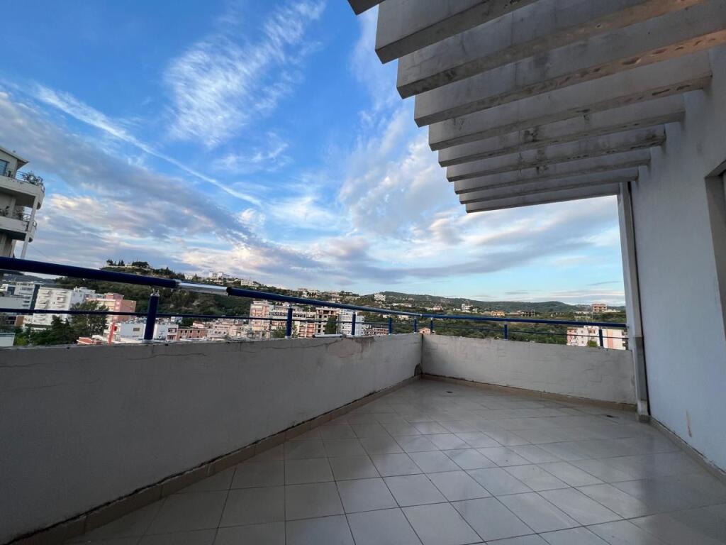 Apartament 2+1+2 Qendër Vlorë